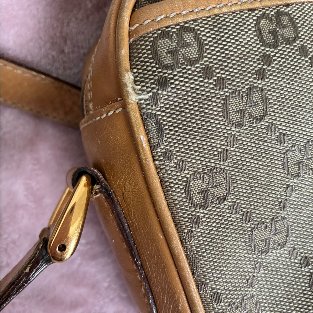 Authentic Gucci Tan and Brown Vintage Crossbody Bag - Rare - Picture 7 of 16